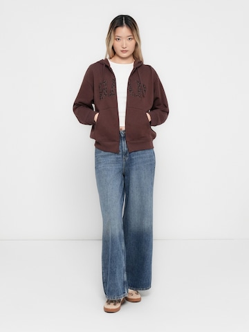 GAP Collegetakki 'Heritage' värissä ruskea