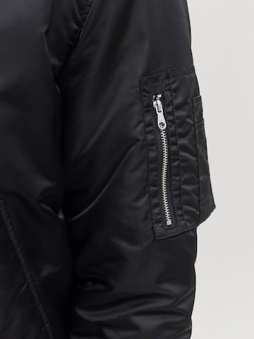 JACK & JONES Преходно яке 'JCOTRACE' в черно