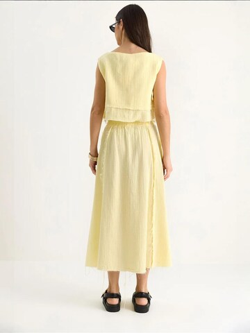Tailleur di Bianco Lucci in giallo