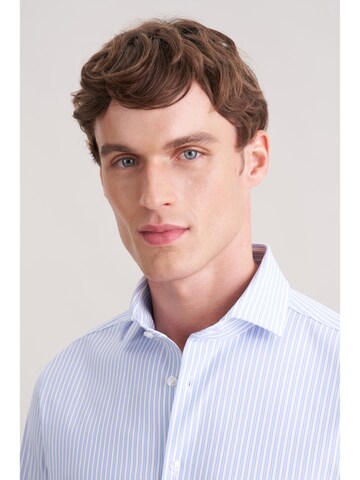 Coupe slim Chemise business 'Schwarze Rose' SEIDENSTICKER en bleu