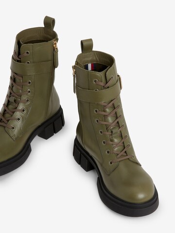 TOMMY HILFIGER Schnürstiefelette in Grün