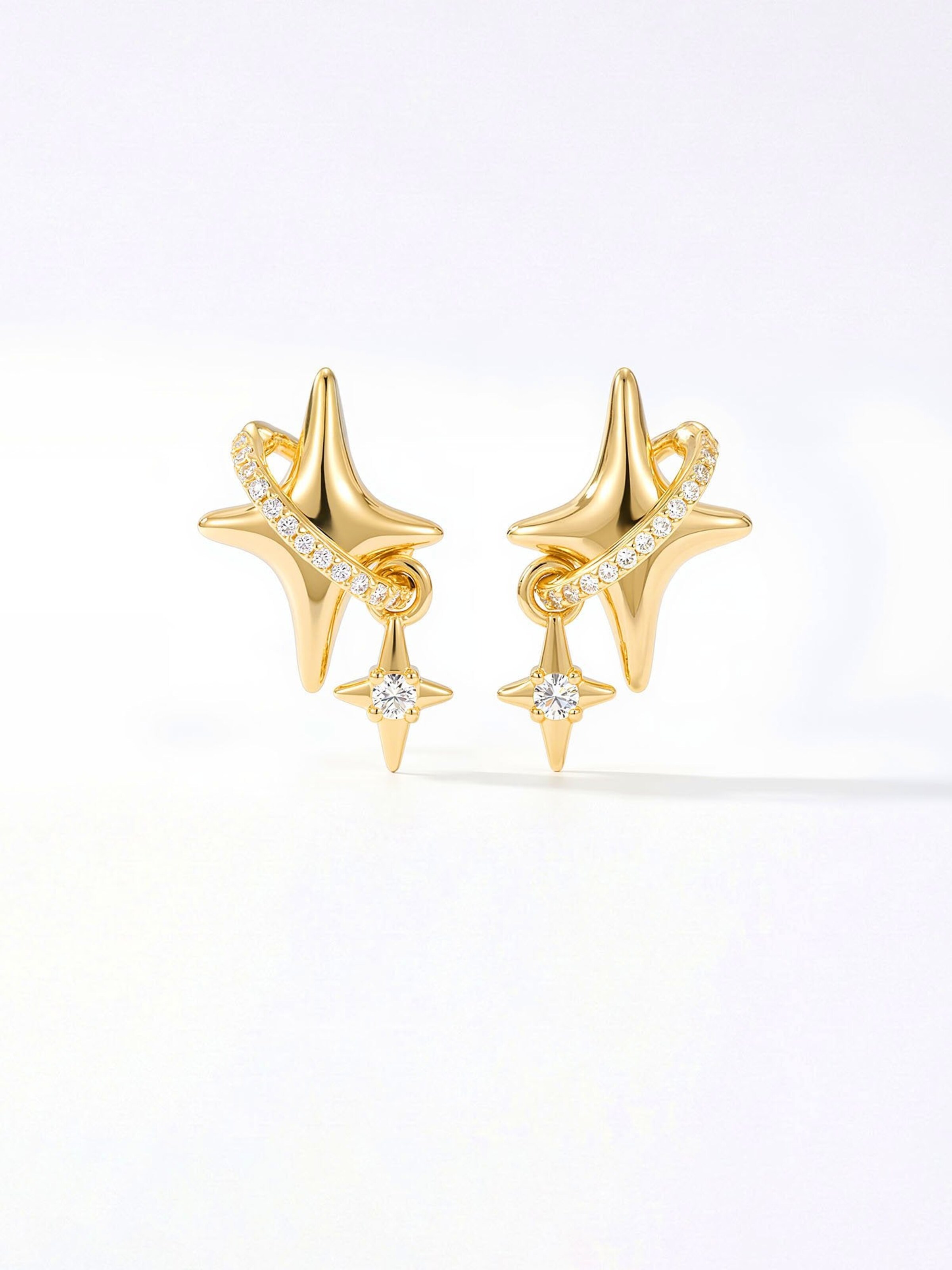 Nemomatheo Ohrringe 'Sternenzauber – Doppelstern mit Kristall'‌‌‌ in Gold: Vorderseite
