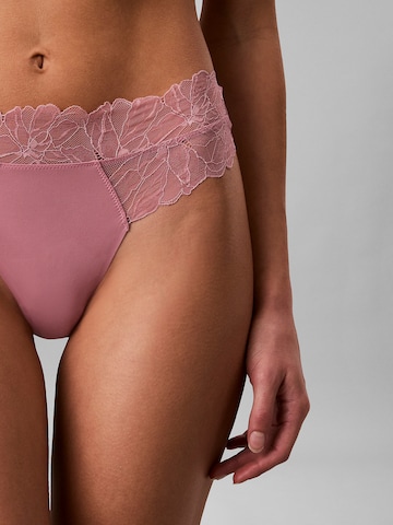 String Calvin Klein en violet