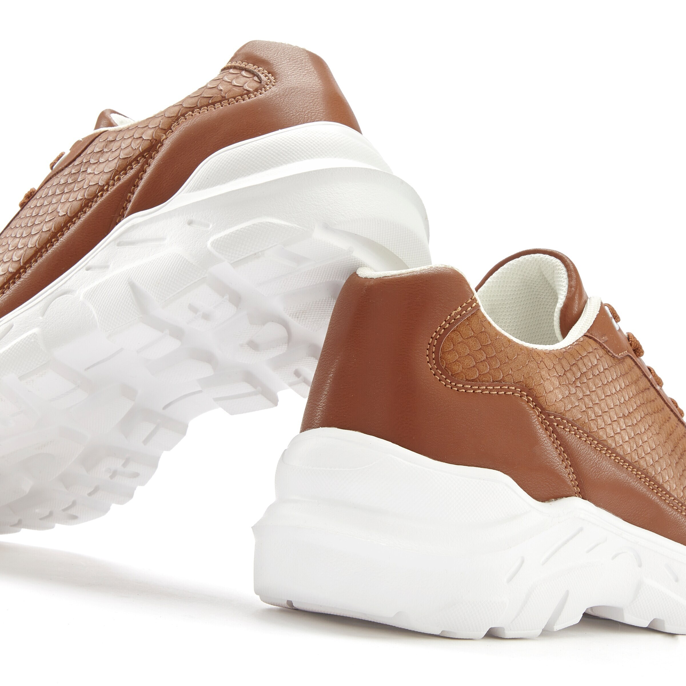 LASCANA Sneakers in Beige