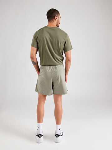 regular Pantaloni sportivi 'UNLMTD SWOOSH' di NIKE in grigio