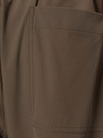 Tapered Pantaloni di Bershka in marrone