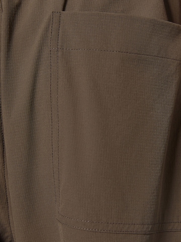 Bershka Zwężany krój Spodnie w kolorze brązowy