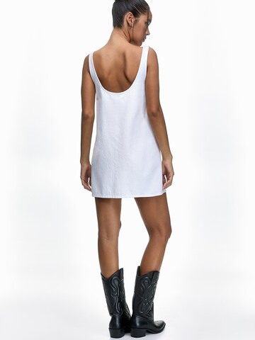 Robe Pull&Bear en blanc