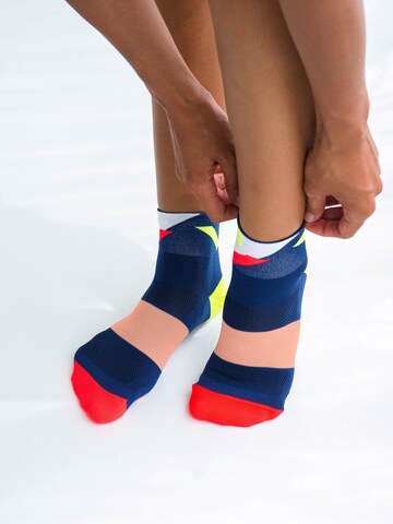 INCYLENCE Sportsocken 'STRIKES SHORT' in 