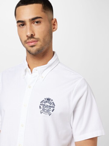 Abercrombie & Fitch Regular Fit Hemd in Weiß