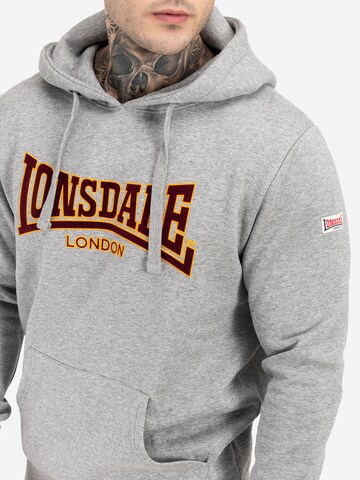 LONSDALE Свитшот 'HOODED CLASSIC LL002' в Серый
