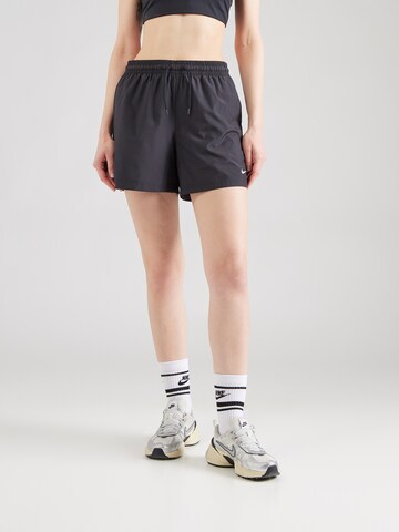 Nike SportswearLoosefit Hlače 'Essential' - crna boja: prednji dio