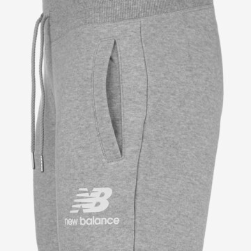 new balance Zwężany krój Spodnie 'Essentials' w kolorze szary