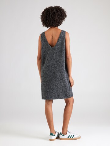 PIECES Трикотажное платье 'PCJESSA' в Серый: сзади