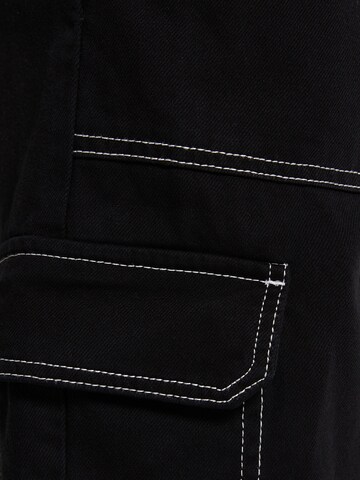 Largi Pantaloni cu buzunare de la Bershka pe negru