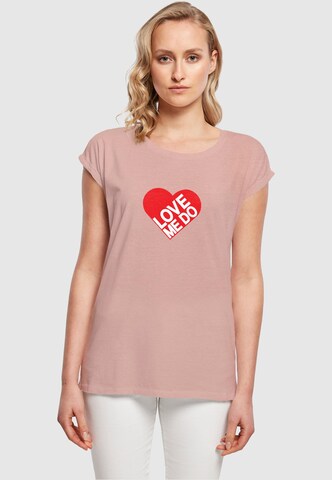 Merchcode Shirt 'Beatles - Love me do' in Roze: voorkant