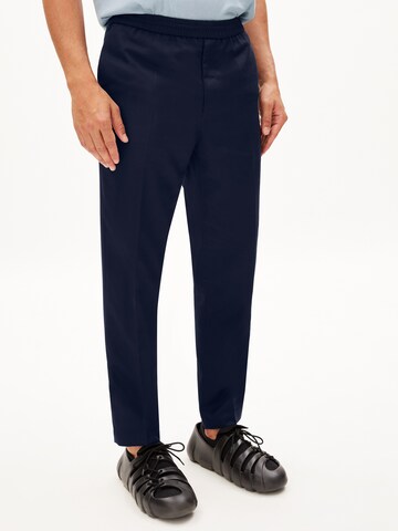 ARMEDANGELS Regular Chino 'Skoga' in Blauw: voorkant