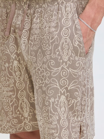 !Solid Regular Chino ' SDLiam ' in Bruin