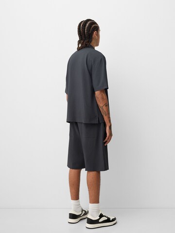 BershkaRegular Fit Košulja - siva boja