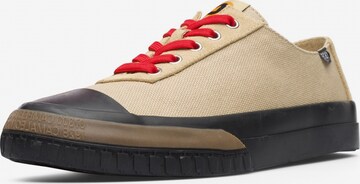 Baskets basses CAMPER en beige : devant