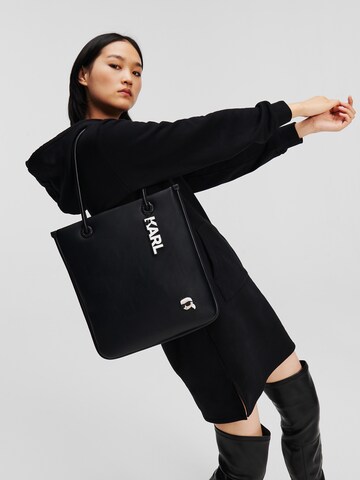 Karl Lagerfeld Μεγάλη τσάντα 'Ikonik  North-South' σε μαύρο: μπροστά