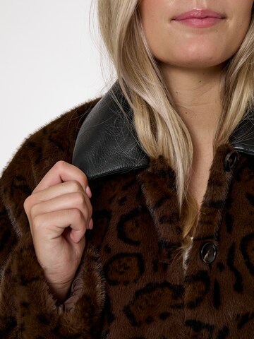 Giacca di mezza stagione 'Pat' di Peppercorn in marrone