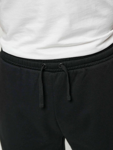 KAPPA Szabványos Nadrág ' KMLogo ' - fekete