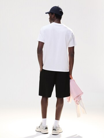 Bershka Regular Shorts in Schwarz