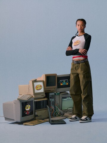 THE ELECTRIC STATE COLLECTION Regular Cargo trousers in Green