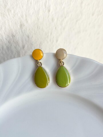 Kamakula Earrings 'Enamel Teardrop' in Beige