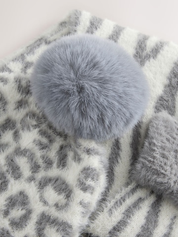 Next Шапка в сиво