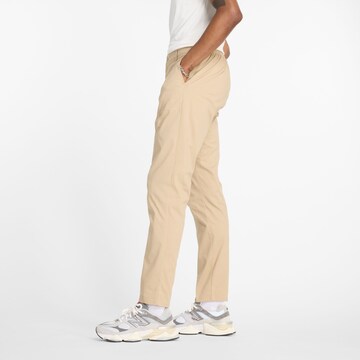 Regular Pantalon chino 'Athletics Standard Tapered' new balance en beige