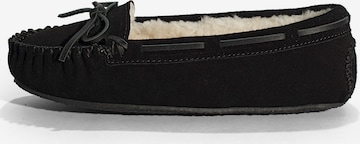 Minnetonka Mokkasiina 'Cally' värissä musta: etupuoli
