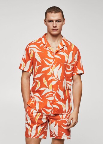 MANGO MAN Regular fit T-shirt 'Pau' i orange: framsida