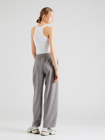 Noisy may Loose fit Pleat-front trousers 'NMVERA' in Grey