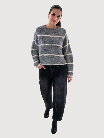 WEARABLE STORIES Pullover 'Nayla' in Grau