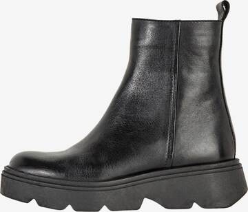 INUOVO Boots in Black