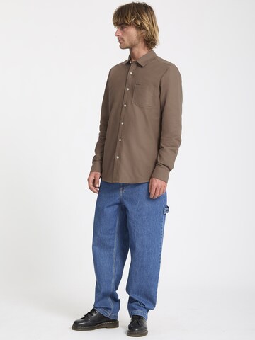 Coupe regular Chemise 'VEECO OXFORD' Volcom en marron