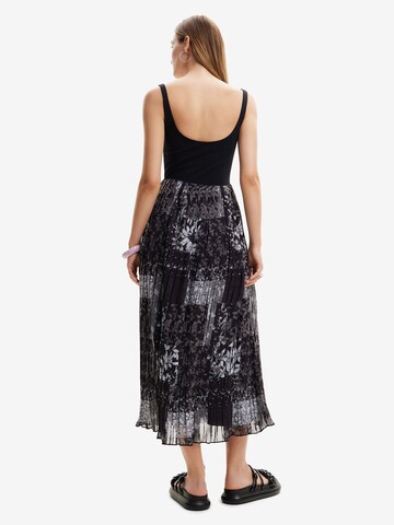 Rochie de la Desigual pe negru