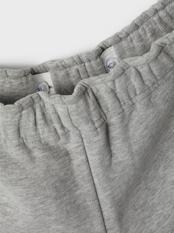 Effilé Pantalon 'Leno' NAME IT en gris