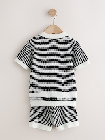 Next Set: Poloshirt und Shorts in Schwarz