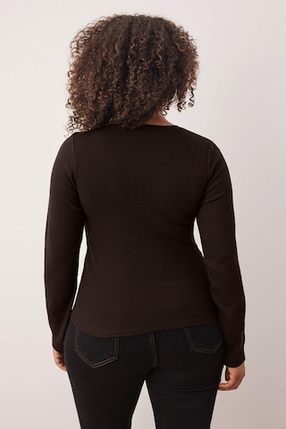 T-shirt Trendyol Curve en beige