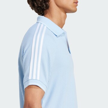 ADIDAS ORIGINALS T-shirt i blå