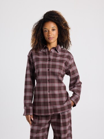 America Today Blouse in Bruin: voorkant