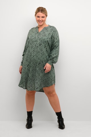 KAFFE CURVE Košeľové šaty 'Milana' - Zelená