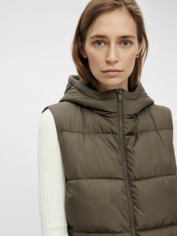 Gilet di PIECES in verde