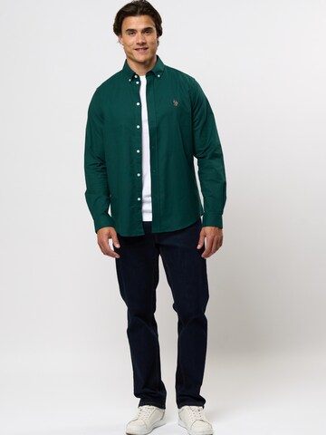 U.S. POLO ASSN. Regular Fit Paita 'Calvert' värissä vihreä