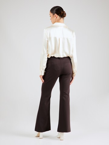 Flared Pantaloni con piega frontale 'DREAM' di MAC in marrone