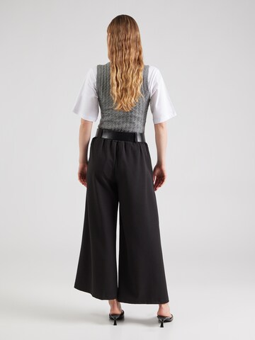 ZABAIONE Wide leg Pleat-Front Pants 'Am44berr' in Black