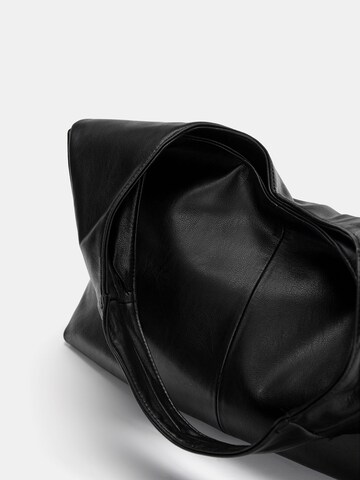 Pull&Bear Ostoskassi värissä musta